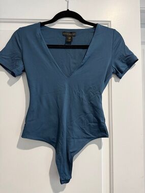 NWOT House of Harlow 1960 Short Sleeve V-Neck Bodysuit in Dark Teal